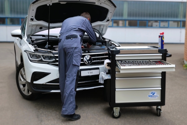 FLEXIBEL WIE NIE Der neue THUR METALL Werkstattwagen wurde in allen wichtigen Ausstattungsmerkmalen f&uuml;r Sie optimiert und bietet Ihnen jetzt noch mehr Nutzen, mehr Funktionen und mehr Ergonomie.