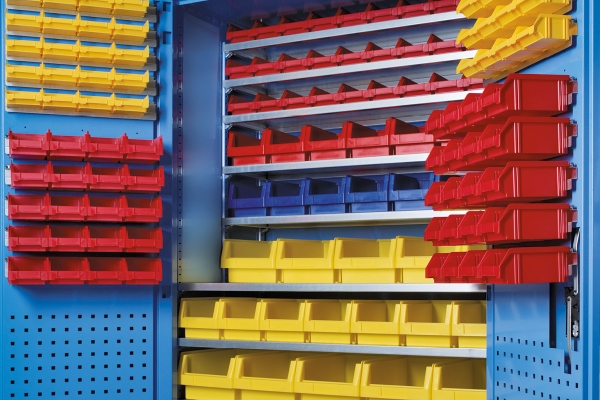 SMARTE SPEZIALISTEN Mit Beh&auml;lter- und Grossraumschr&auml;nken bietet THUR METALL zwei massgeschneiderte L&ouml;sungen f&uuml;r typische Lageranforderungen in Ihrem Betrieb.